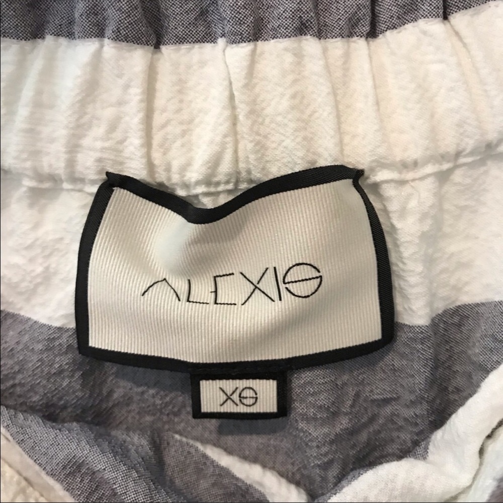 Alexis - Picture 3 of 4